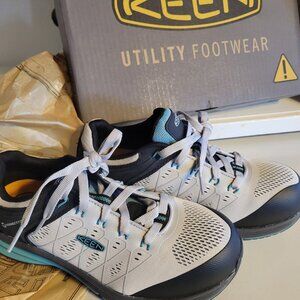 Keen Vista Energy Shoes Brand new in box- 8.5 Carbom Fiber toe